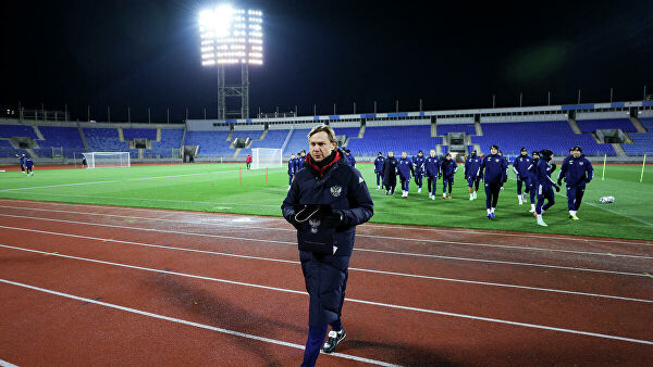 bez-prava-na-osechku-sbornaja-rossii-po-futbolu-primet-kipr-v-peterburge-240730f