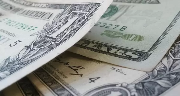 kurs-valjut-na-8-nojabrja-ponedelnik-dollar-i-evro-upali-4800109