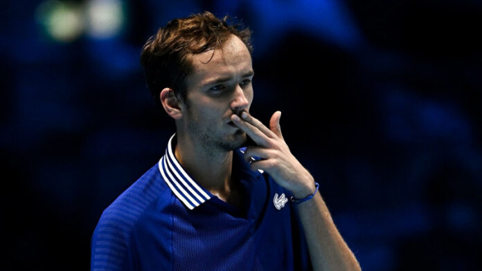 rossijskij-tennisist-medvedev-obygral-norvezhca-ruuda-i-vyshel-v-final-itogovogo-turnira-atp-0a1ee40