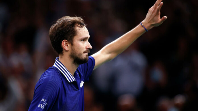 rossijskij-tennisist-medvedev-pervym-vyshel-v-polufinal-itogovogo-turnira-atp-dc8b94d