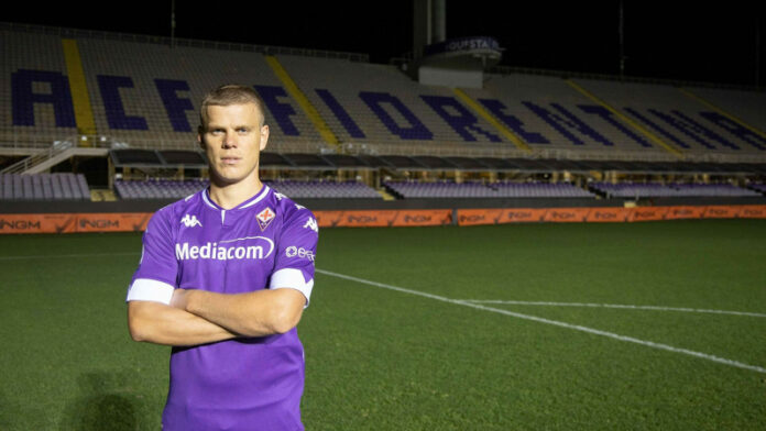 igrok-fiorentiny-kokorin-pobedil-v-nominacii-posmeshishhe-goda-premii-futbolnaja-urna-cd570a1