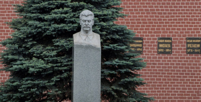 kuda-poedet-kremlevskoe-kladbishhe-7f00fec