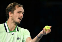 Российский теннисист Медведев проиграл испанцу Надалю в финале Australian Open