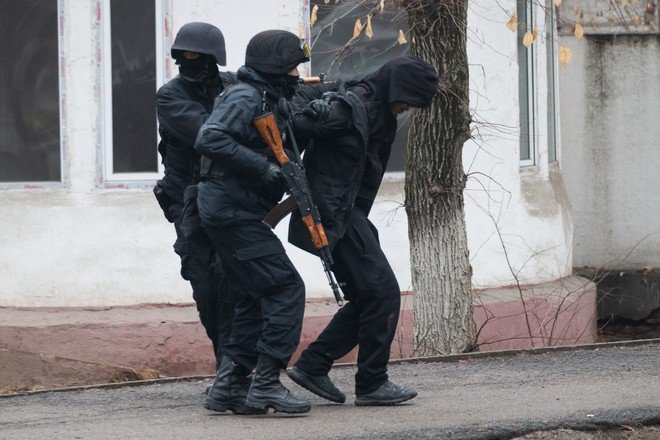 v-kazahstane-u-zaderzhannyh-uchastnikov-protestov-izjali-arsenal-oruzhija-6ed7632