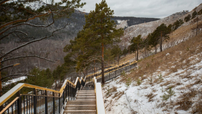 lestnicu-na-torgashinskij-hrebet-v-krasnojarske-priznali-samoj-dlinnoj-v-rf-f2ba1ba