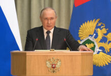 Путин поручил активнее бороться с экстремизмом и фейками