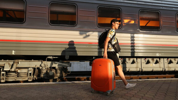 bolee-2-mln-turistov-perevezut-v-krym-na-poezdah-v-etom-tursezone-72c5a1d