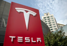Tesla обвинила экс-инженера в краже секретов суперкомпьютера