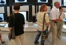 Покупки военного времени: от чего украинцы отказываются и какие неожиданные вещи покупают