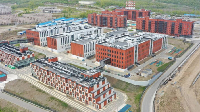 kulturno-obrazovatelnyj-kompleks-dostroili-na-ostrove-russkom-c56d58e