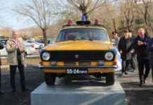 Памятник патрульному автомобилю милиции открыли во Владивостоке