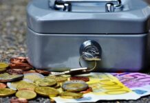 Курс валют на 30 мая: сколько стоят доллар, евро и злотый