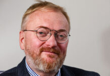 Милонов: режущих себе рты зумеров нужно отправлять в психлечебницы — Новости на Вести.ru