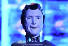 Первый в России человекоподобный робот Aidol упал на презентации в Москве — Новости на Вести.ru
