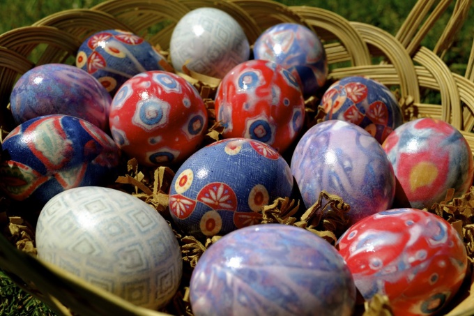 7 способов покрасить яйца на Пасху