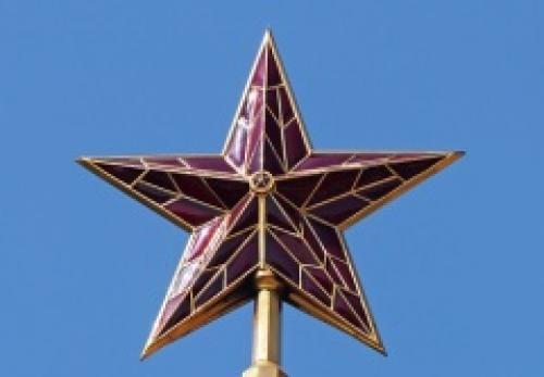 Опубликовано решение СНК СССР и ЦК ВКП(б) о замене двуглавых орлов на башнях Кремля пятиконечными звездами