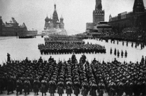 Состоялся парад советских войск на Красной площади в Москве